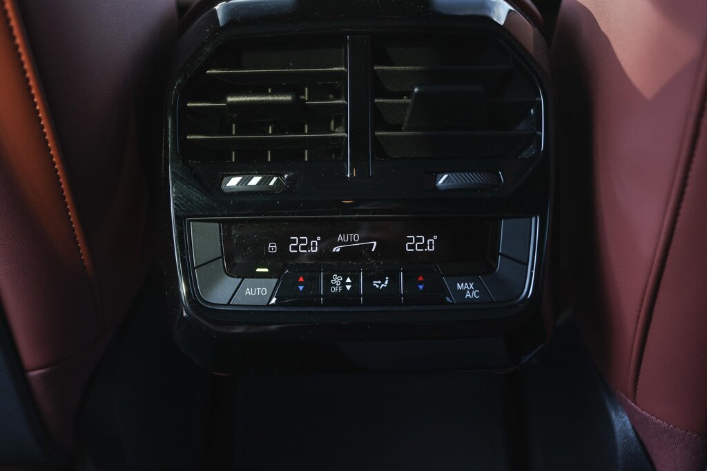BMW iX 12