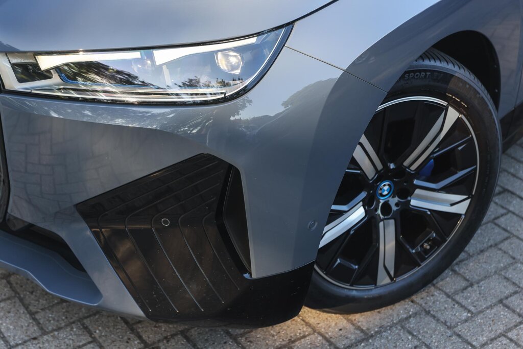 BMW iX 27