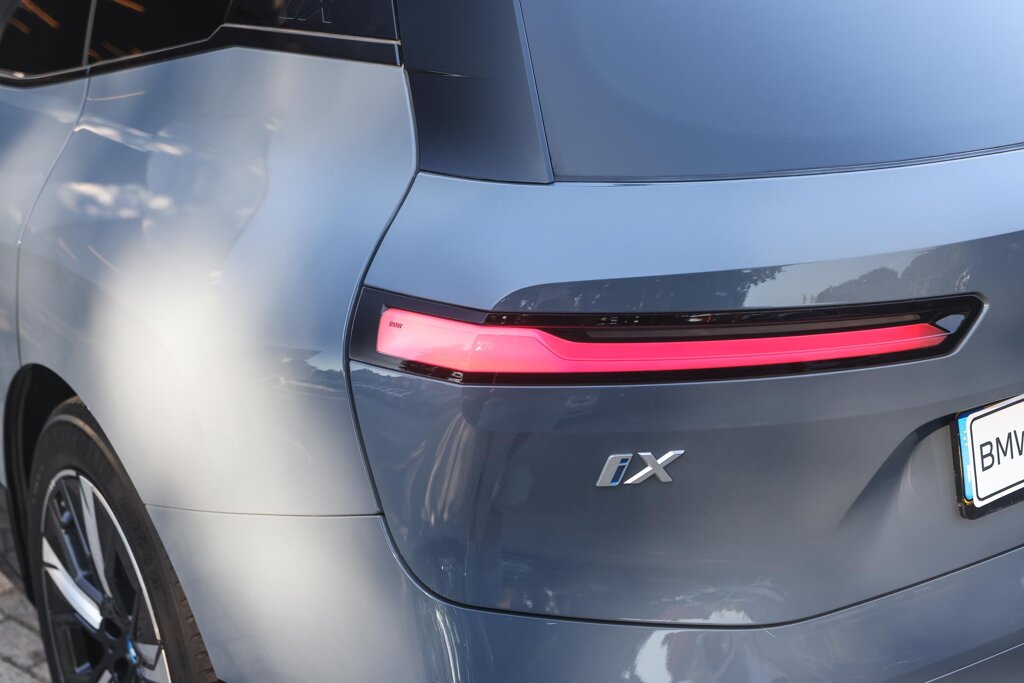BMW iX 29