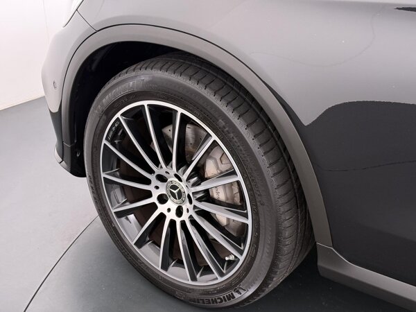 20" AMG lichtmetalen velgen multispaaks,zwart hoogglanzend en glansgedraaid 20" AMG lichtmetalen velgen multispaaks,zwart hoogglanzend en glansgedraaid