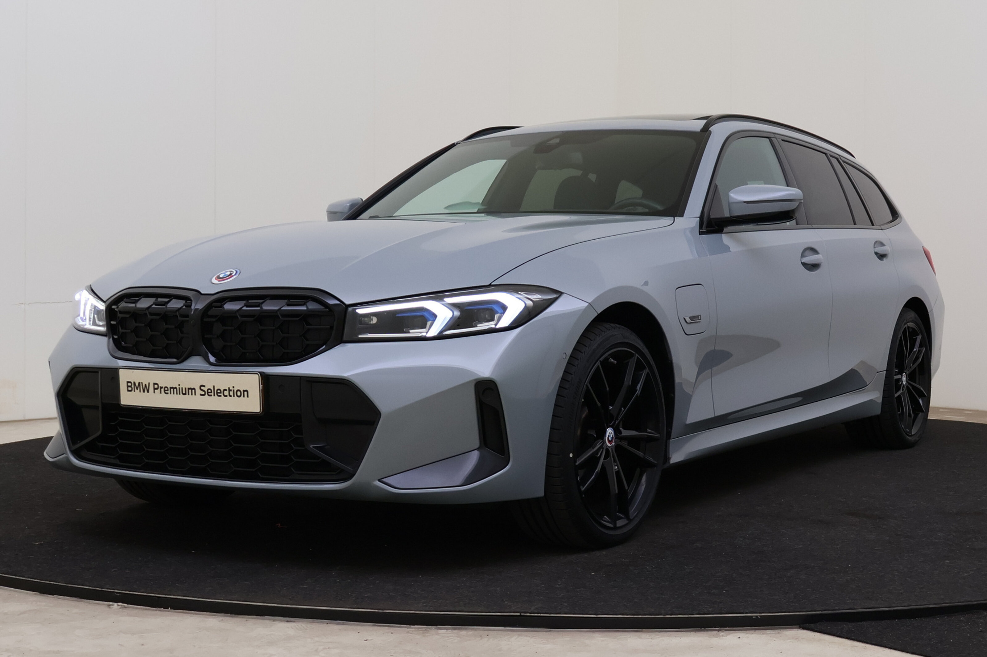 BMW 3 Serie Touring 330e xDrive M Sport Automaat