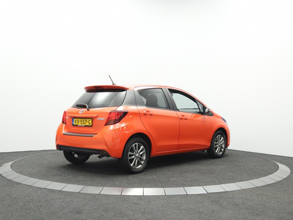 Toyota Yaris 1.3 VVT-i Orange Sport | Navigatie | Camera | Cruise control - Afbeelding 2