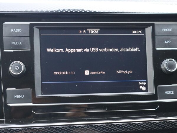 Apple Carplay/Android Auto Apple Carplay/Android Auto