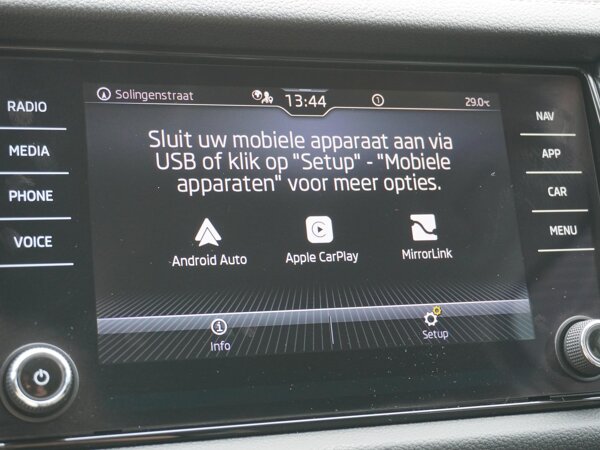 Apple Carplay/Android Auto Apple Carplay/Android Auto
