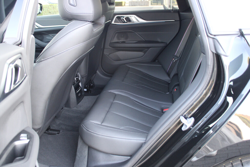 BMW i4 14