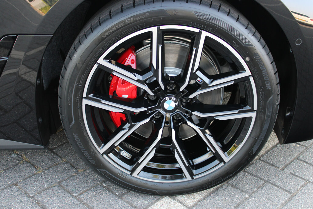 BMW i4 16