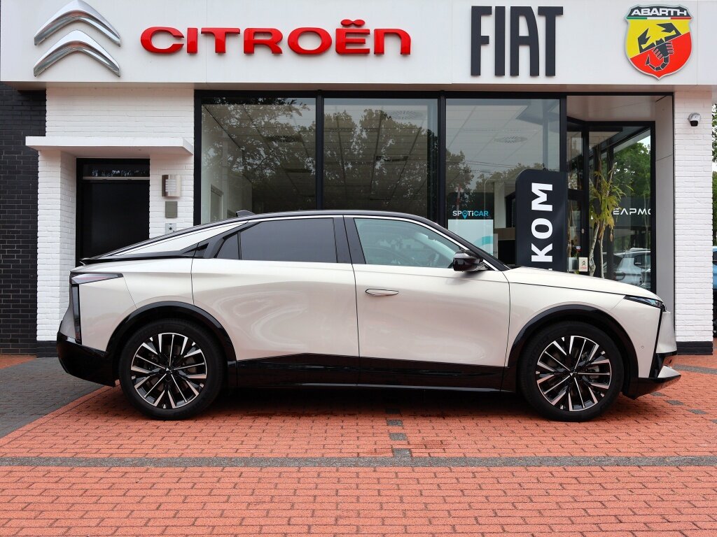 DS N°8 EV 73,7 kWh 230PK Étoile, Rijklaarprijs | Panoramadak | Stoelventilatie | Alcantara | Focal Audio - Afbeelding 3