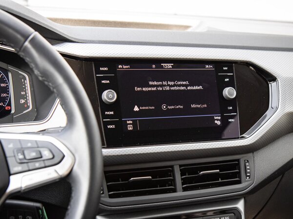 Apple Carplay/Android Auto Apple Carplay/Android Auto