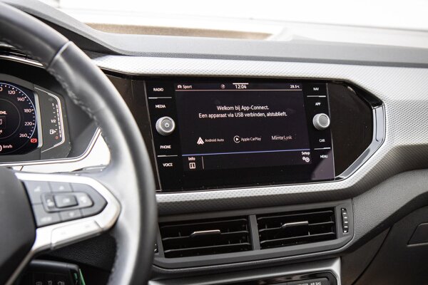 Apple Carplay/Android Auto Apple Carplay/Android Auto