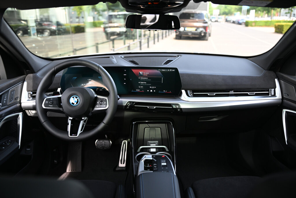 BMW iX2 4
