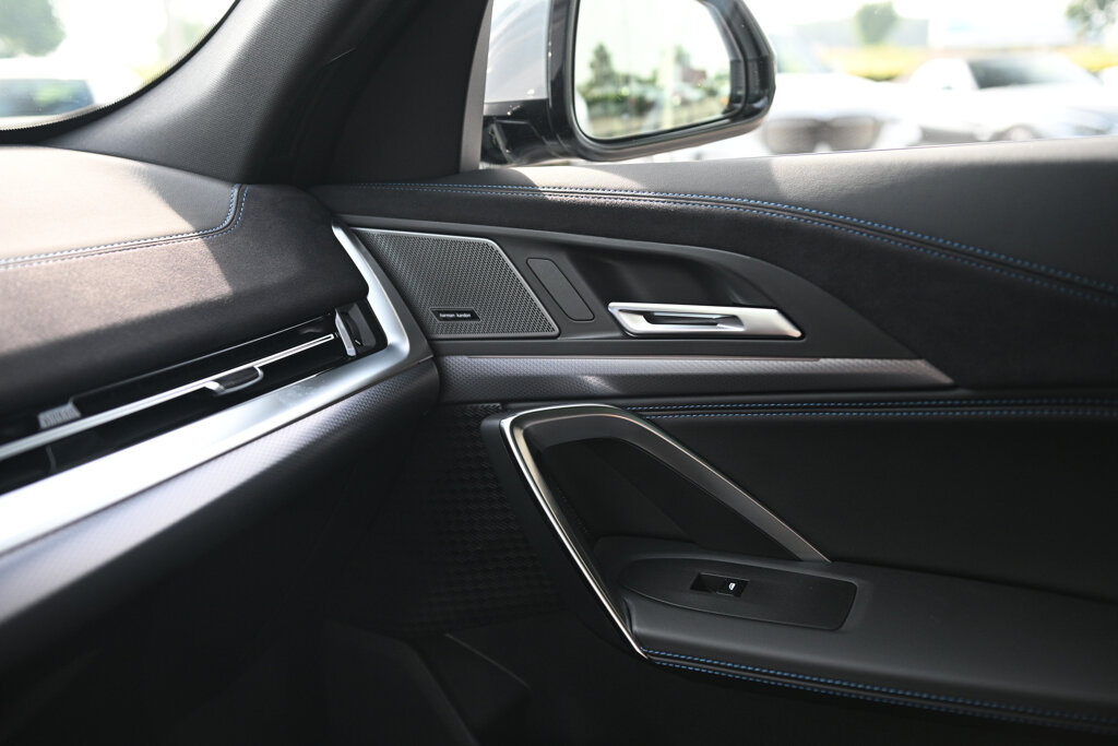 BMW iX2 17