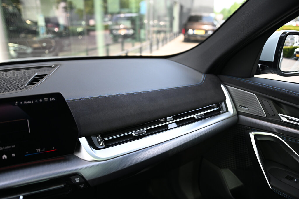BMW iX2 23