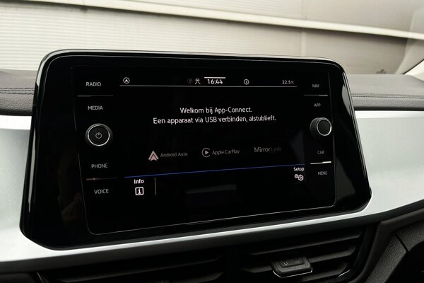 Apple Carplay/Android Auto Apple Carplay/Android Auto