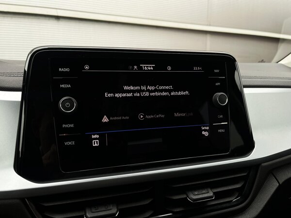Apple Carplay/Android Auto Apple Carplay/Android Auto