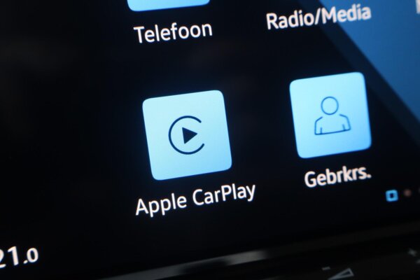 Apple Carplay/Android Auto Apple Carplay/Android Auto