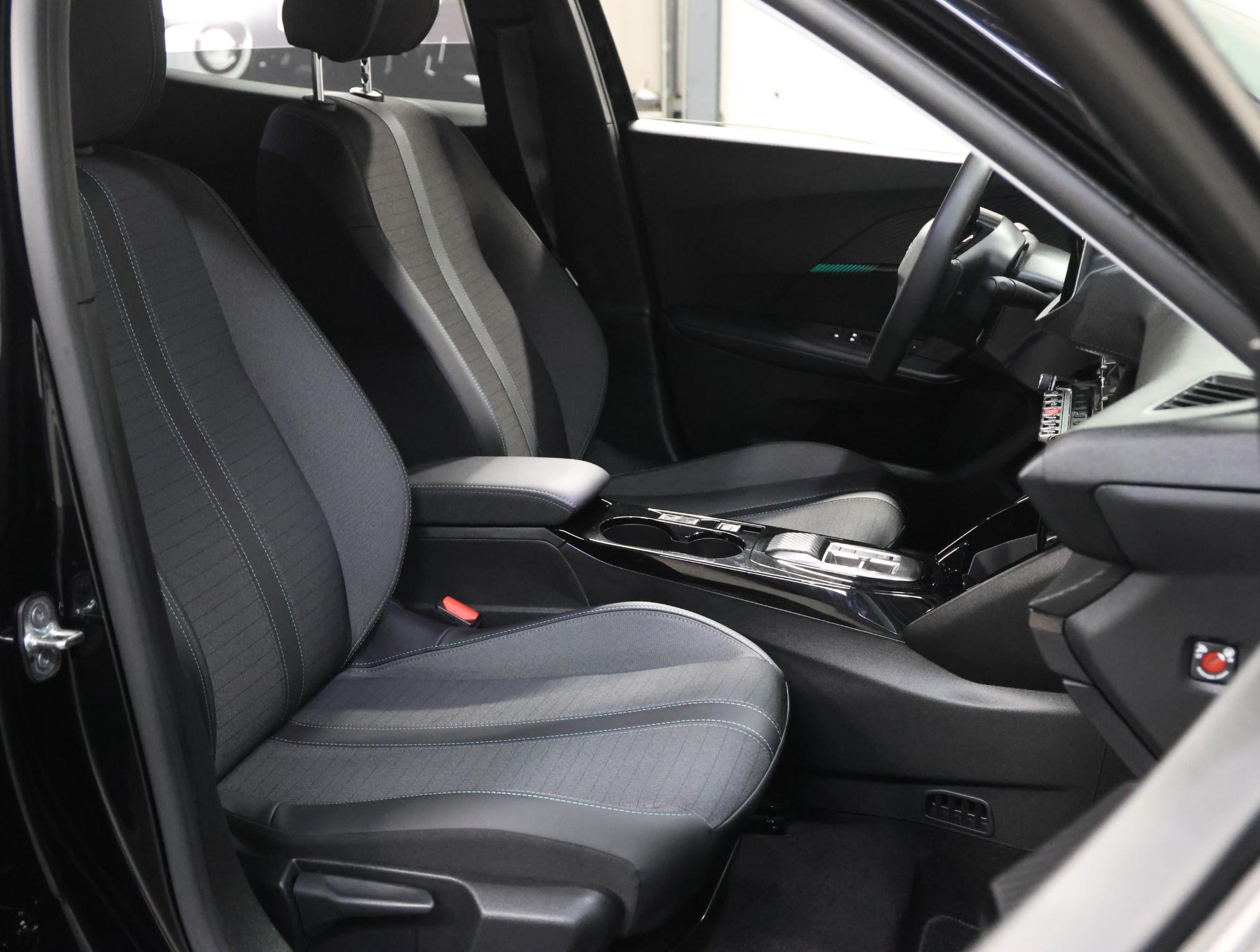 Peugeot e-2008