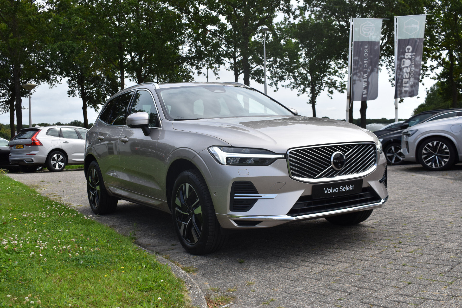 Volvo XC60 T6 AWD 350PK Automaat Plug-in Hybrid Plus Bright - Afbeelding 2