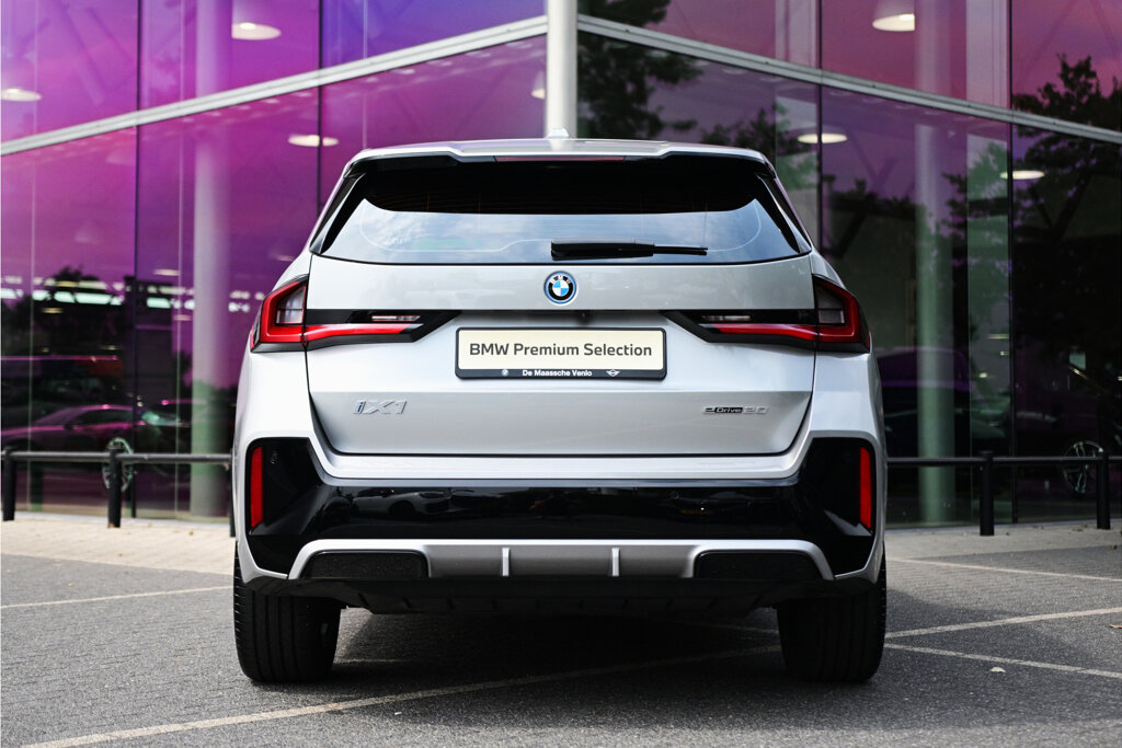 BMW iX1 9