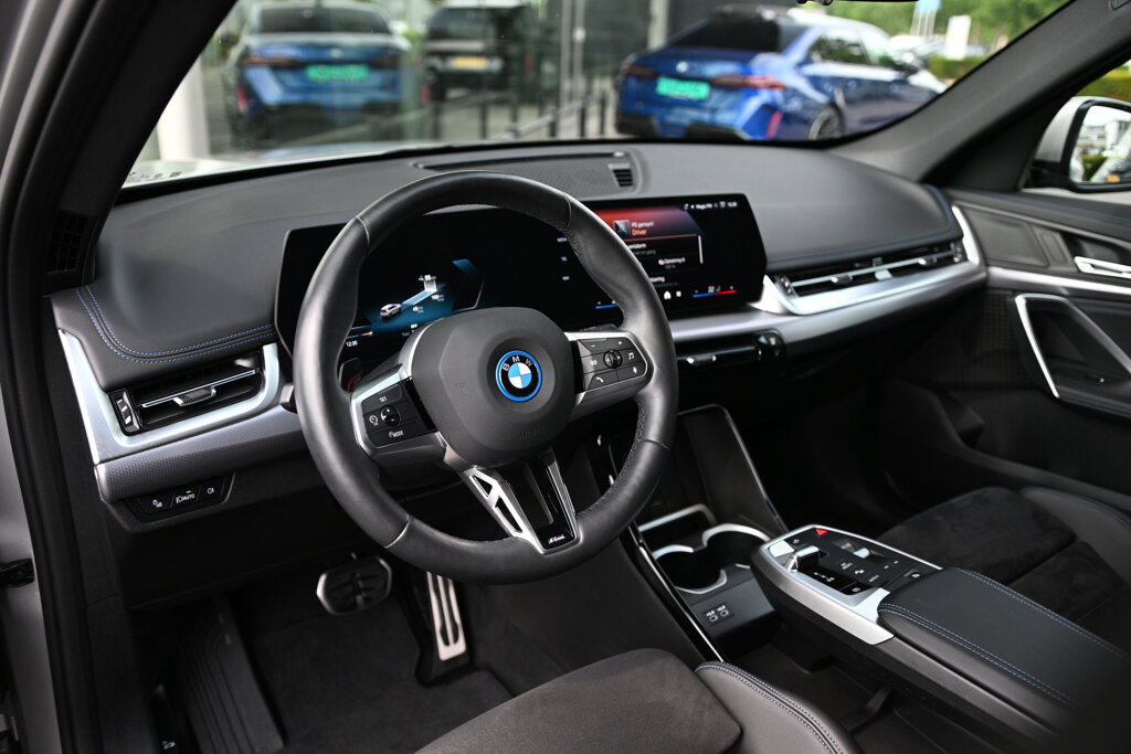 BMW iX1 10