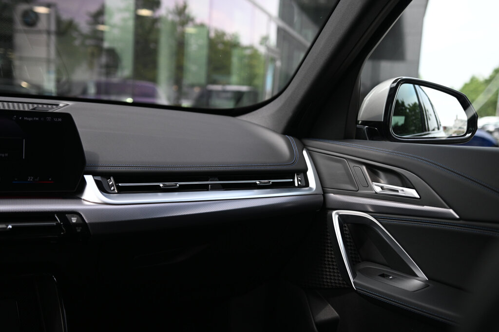 BMW iX1 19