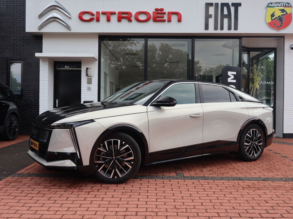 DS N°8 EV 73,7 kWh 230PK Étoile, Rijklaarprijs | Panoramadak | Two Tone | Stoelventilatie | Alcantara | Focal Audio