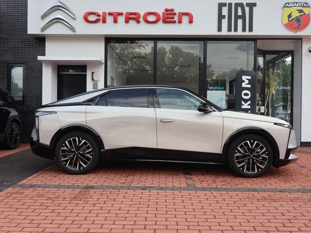 DS N°8 EV 73,7 kWh 230PK Étoile, Rijklaarprijs | Panoramadak | Two Tone | Stoelventilatie | Alcantara | Focal Audio - Afbeelding 3