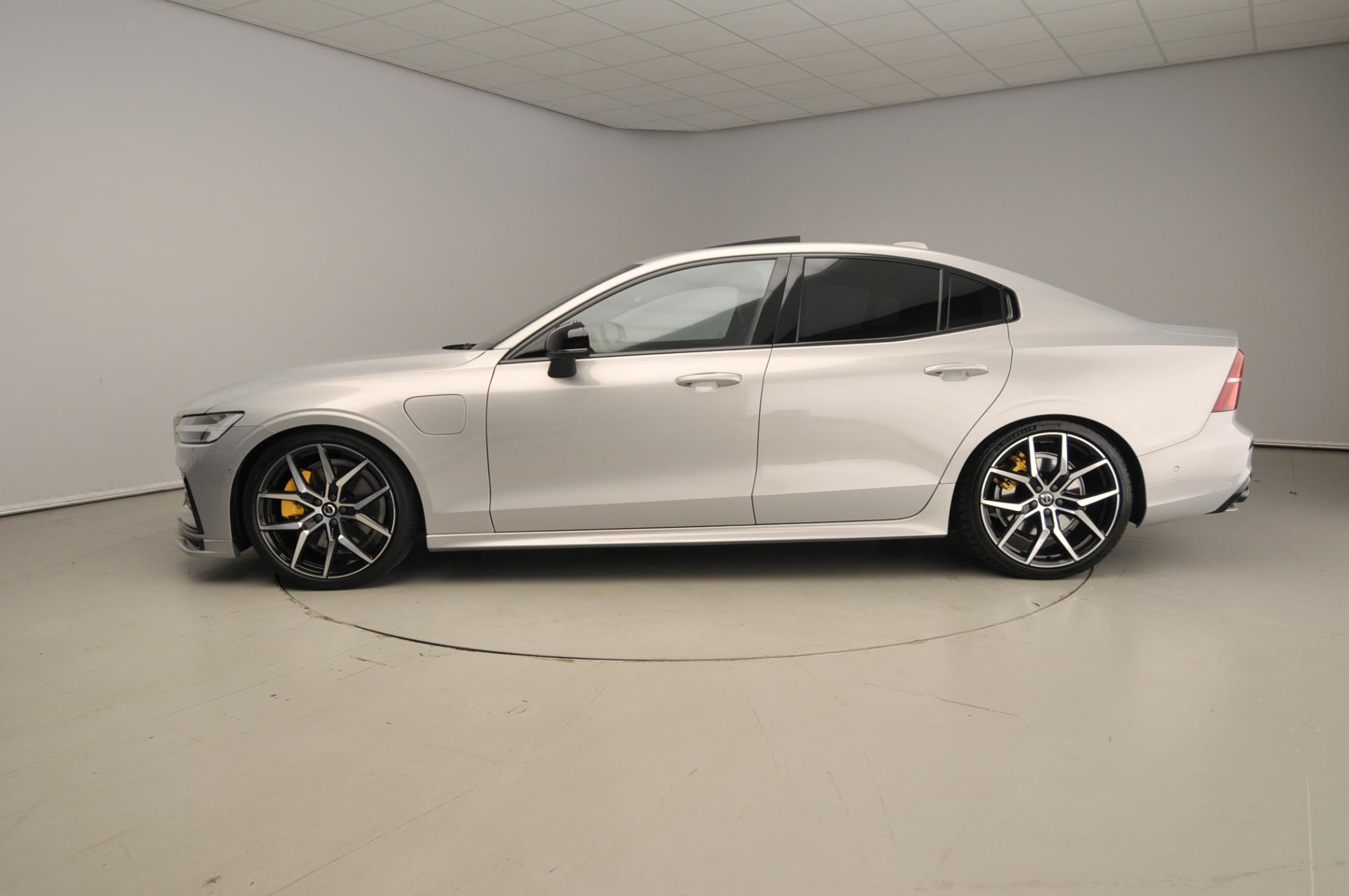 Volvo S60 2.0 Recharge T6 AWD Plus Dark - Afbeelding 2
