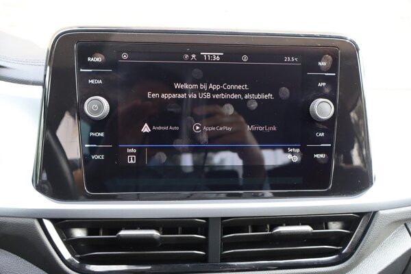 Apple Carplay/Android Auto Apple Carplay/Android Auto