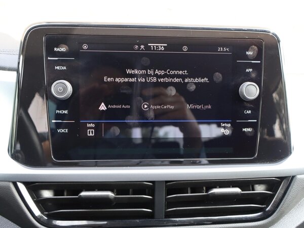 Apple Carplay/Android Auto Apple Carplay/Android Auto