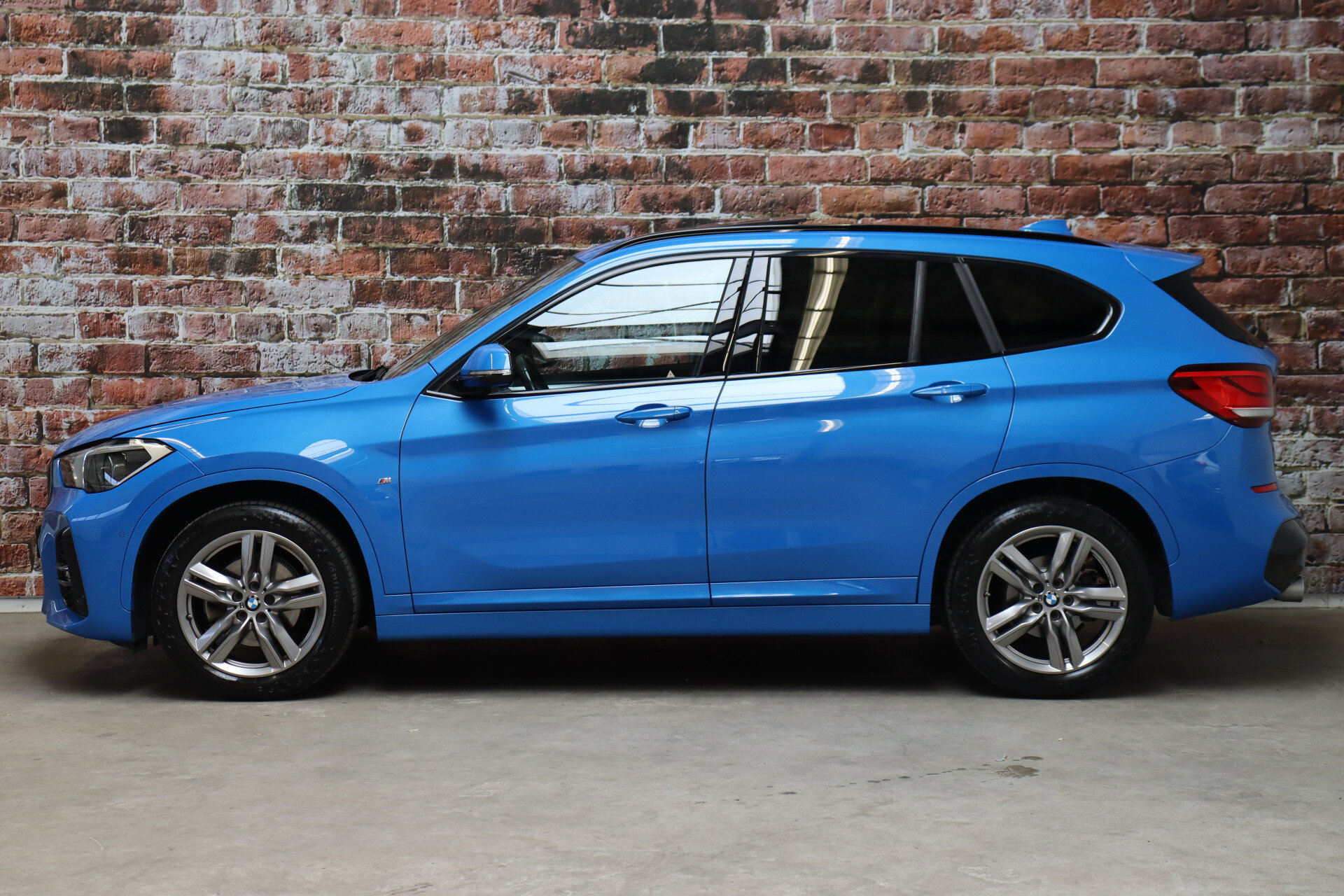 BMW X1 sDrive18i High Executive M Sport Pakket Automaat - Afbeelding 3