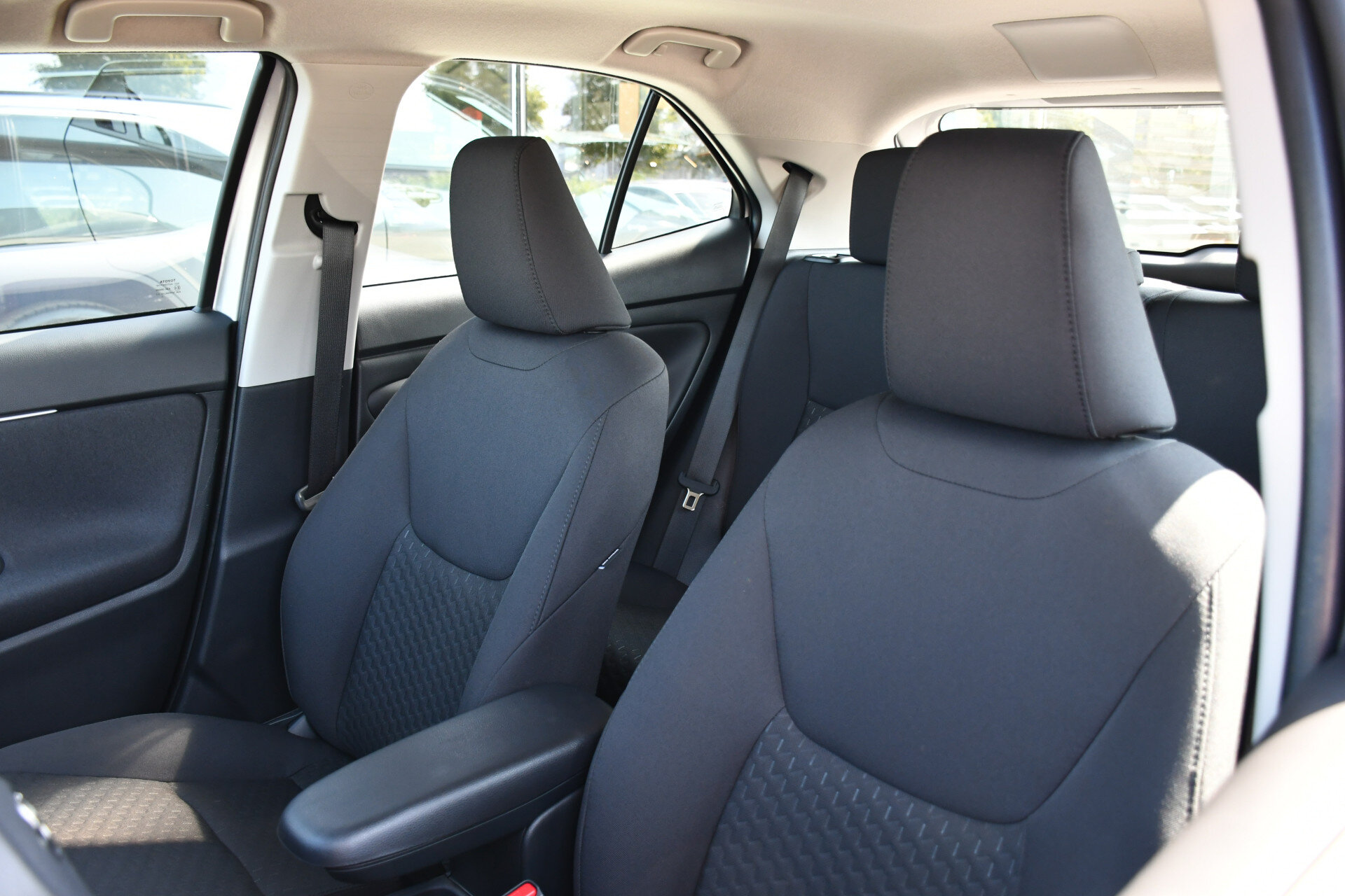 Toyota Yaris Cross 1.5 Hybrid 115 Active Limited automaat 116pk - Afbeelding 2