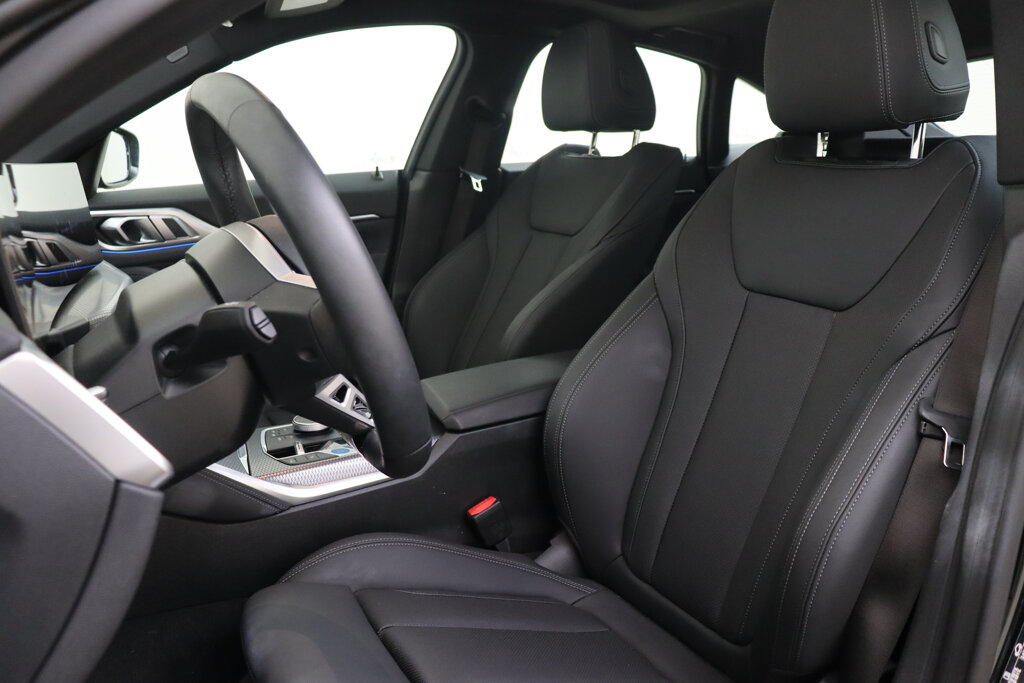 BMW i4 8