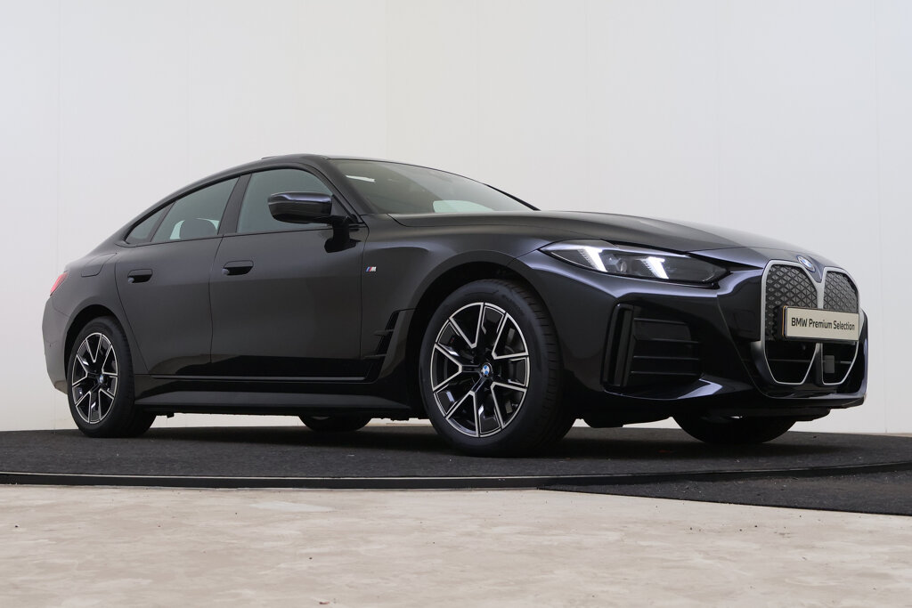 BMW i4 10