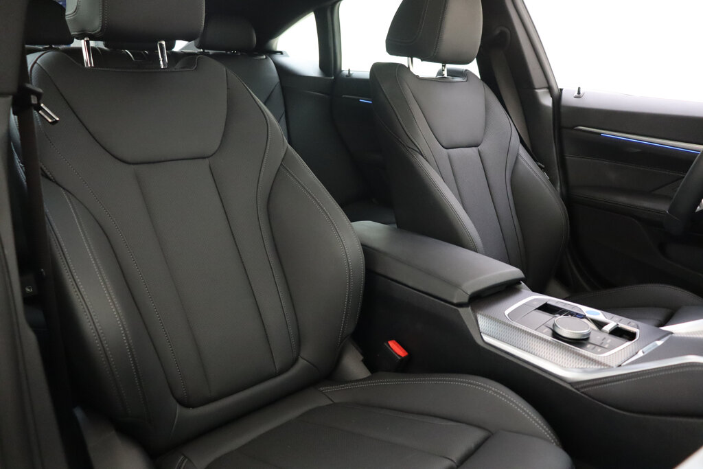 BMW i4 17