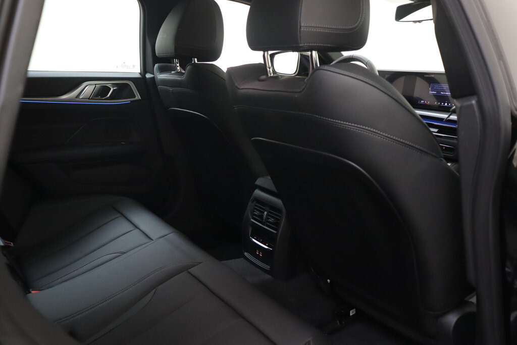 BMW i4 22