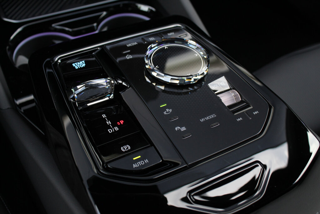 BMW i5 24