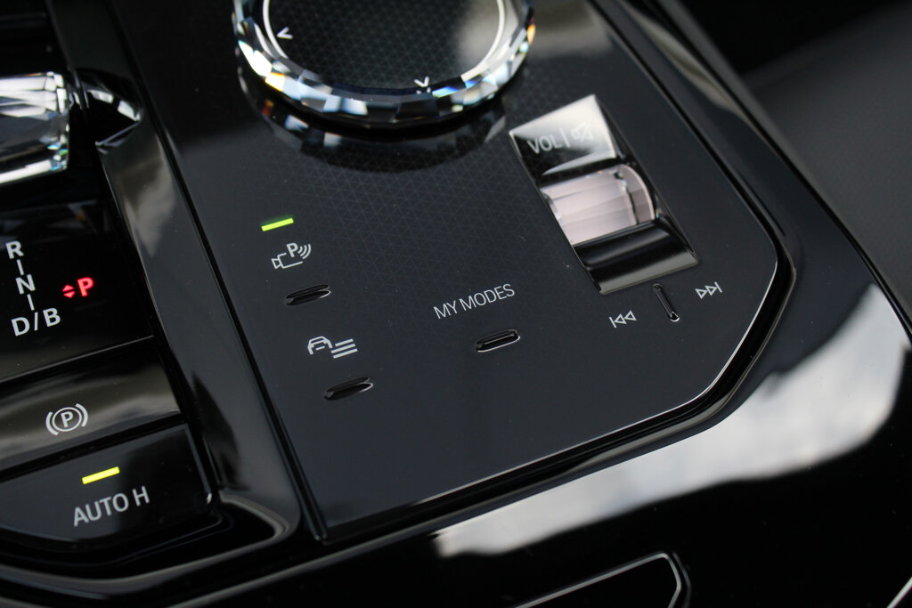 BMW i5 25