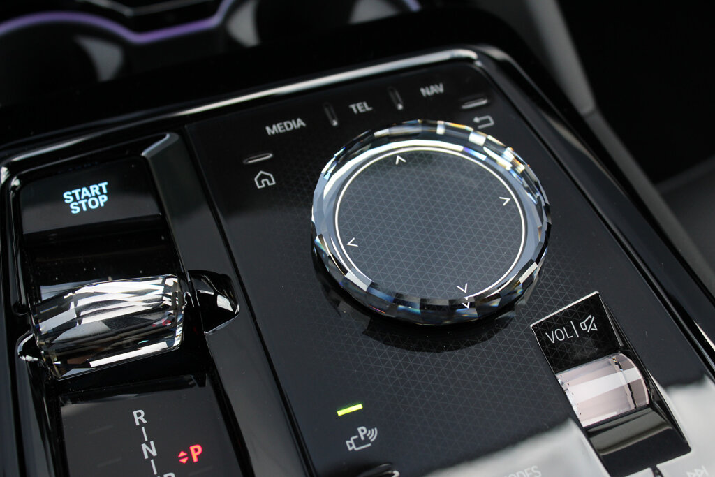 BMW i5 26