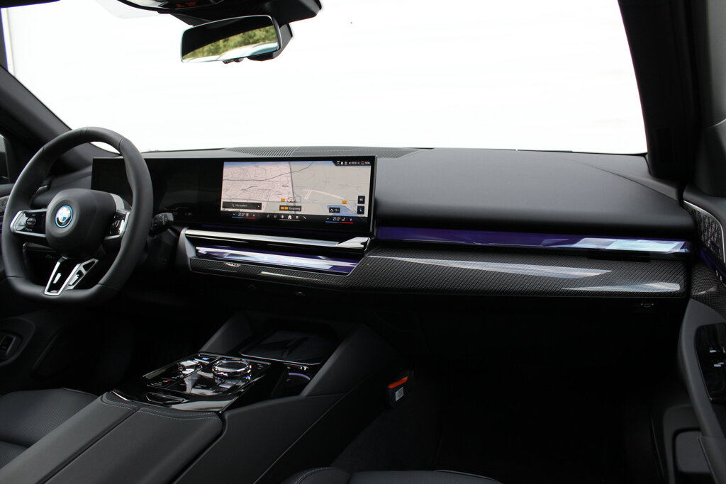 BMW i5 36