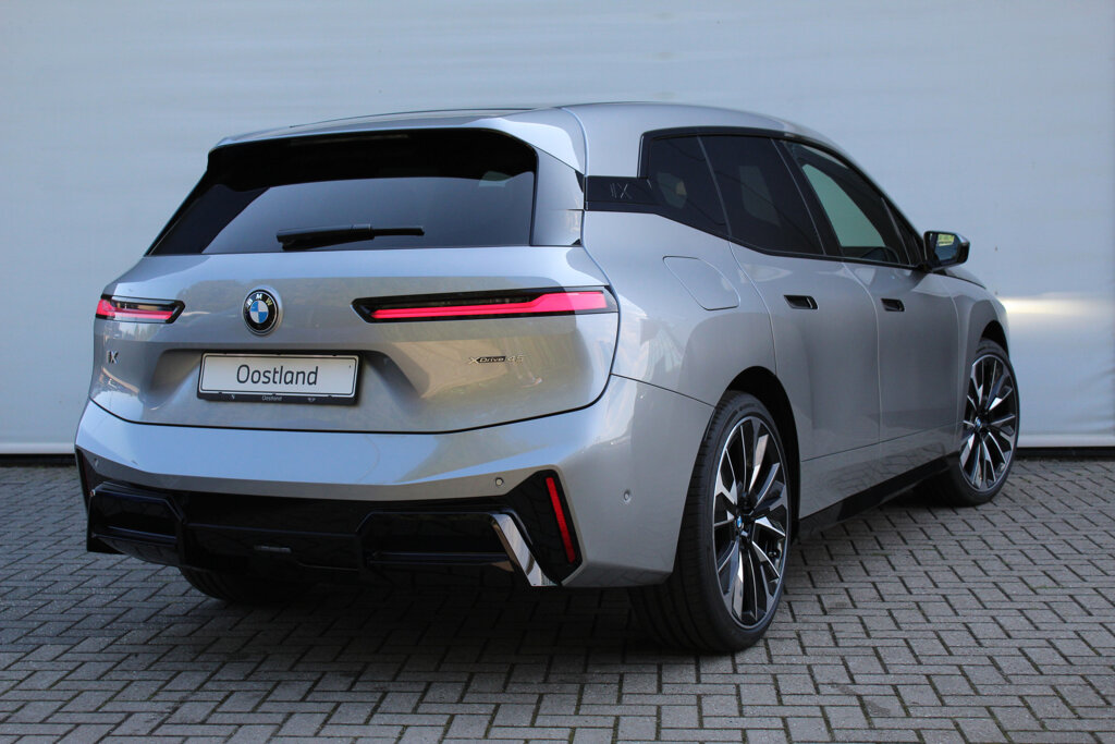 BMW iX 12