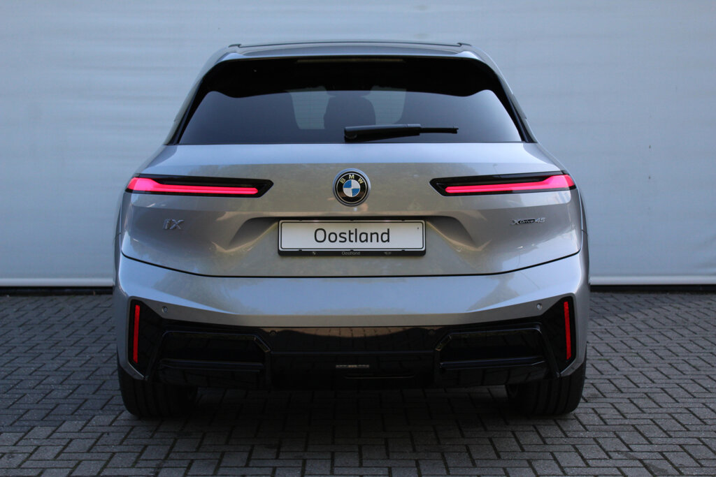 BMW iX 15
