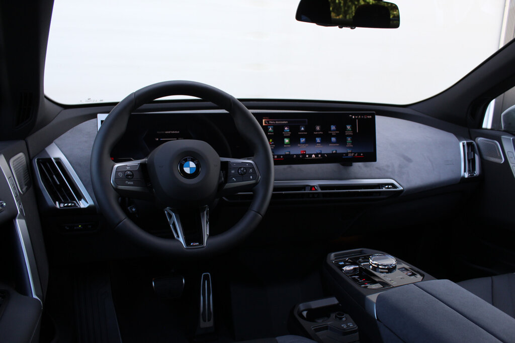 BMW iX 29