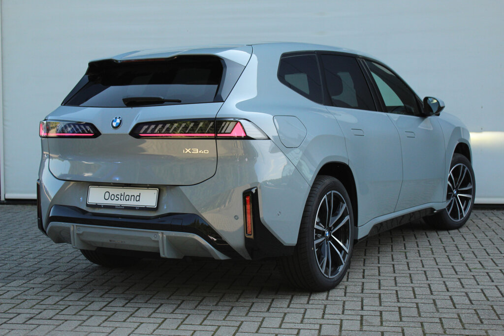 BMW iX3 4
