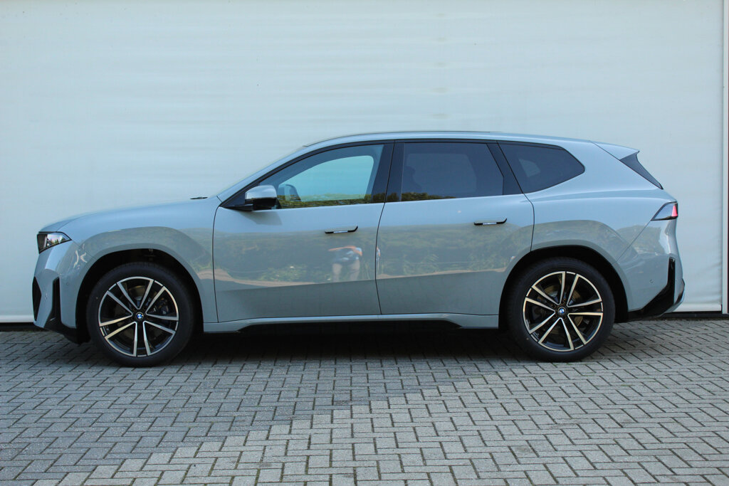 BMW iX3 5