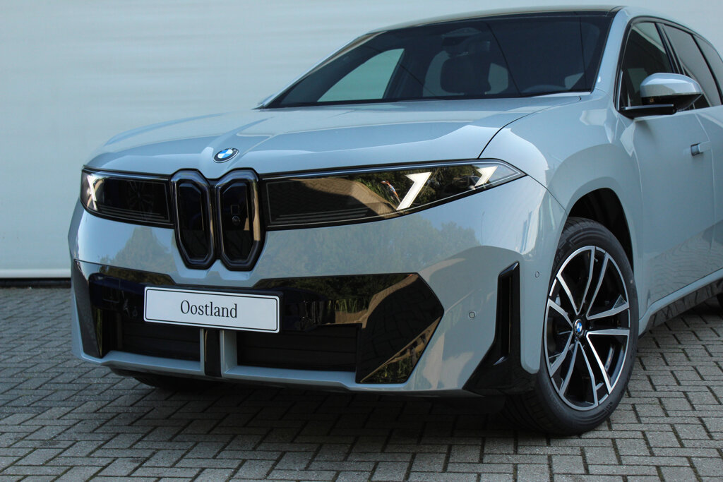 BMW iX3 8