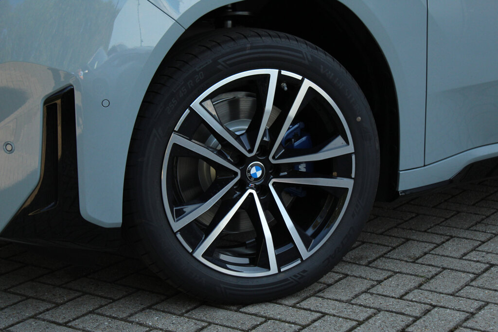 BMW iX3 10