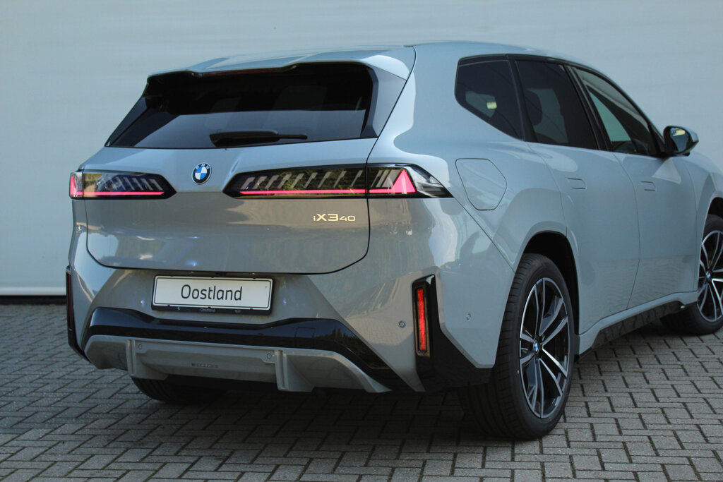 BMW iX3 15