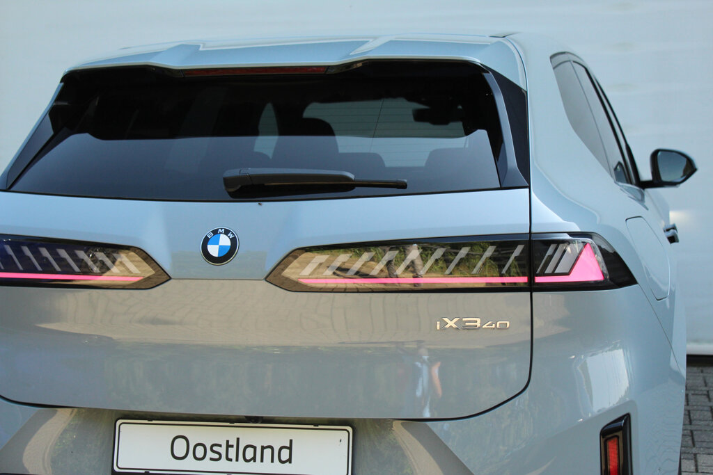 BMW iX3 17