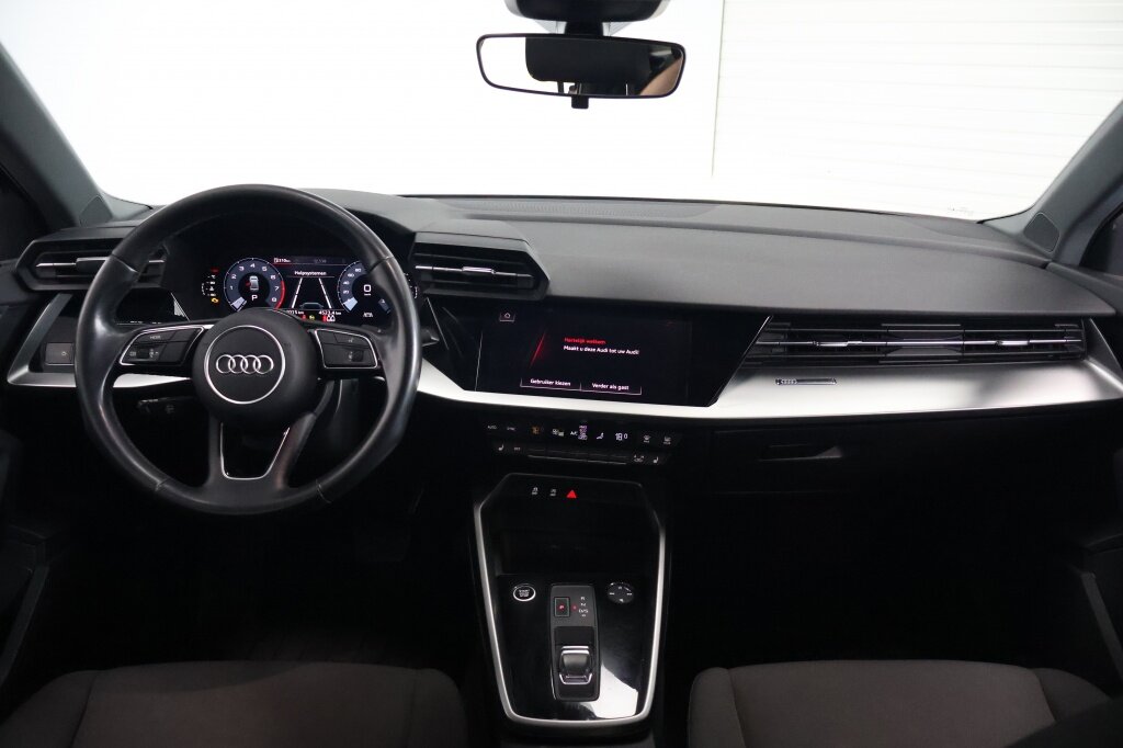 Audi A3 Limousine 35 TFSI edition one | Trekhaak | Carplay | Stoelverwarming | 18" - Afbeelding 2