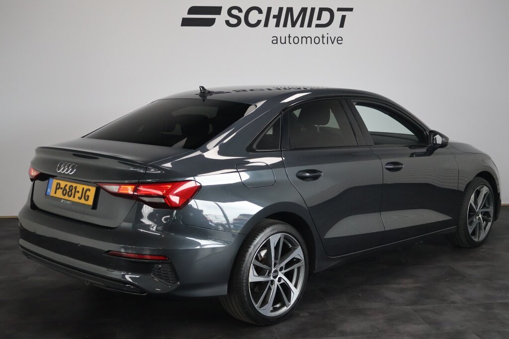 Audi A3 Limousine 35 TFSI edition one | Trekhaak | Carplay | Stoelverwarming | 18" - Afbeelding 3